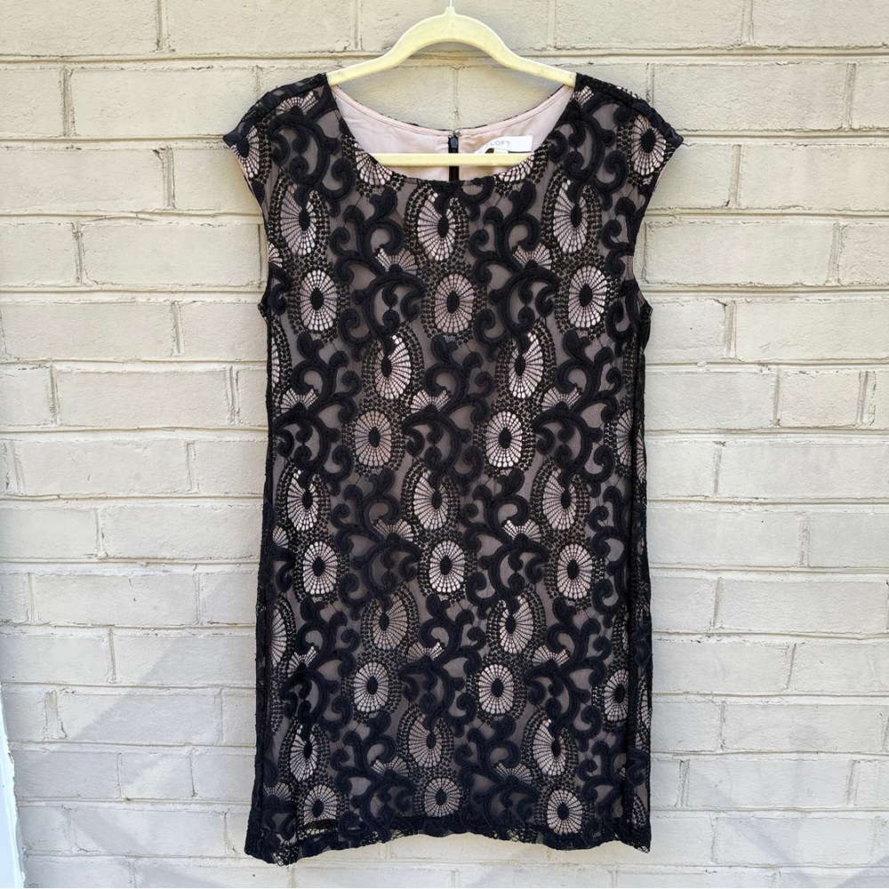 Ann Taylor LOFT Mini Shift Dress Size 8 Black Lace Overlay Short Sleeve NWOT